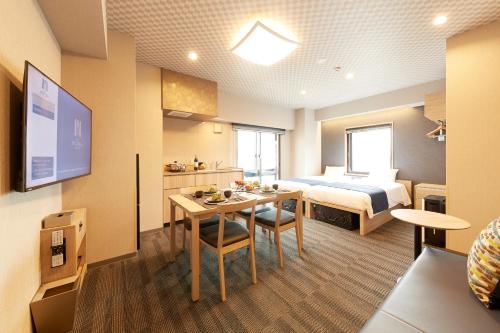 Superior Family Room with Washing Machine image 5