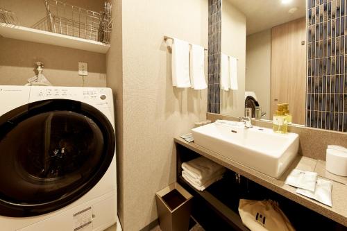 Deluxe Japanese Room with Washing Machine image 2