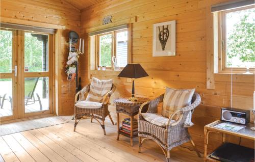 2 Bedroom Cozy Home In Hovborg in 霍堡