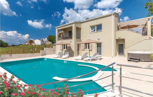 Beautiful Home In Visnjan With Sauna