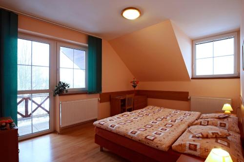 2 bedrooms, 4 beds