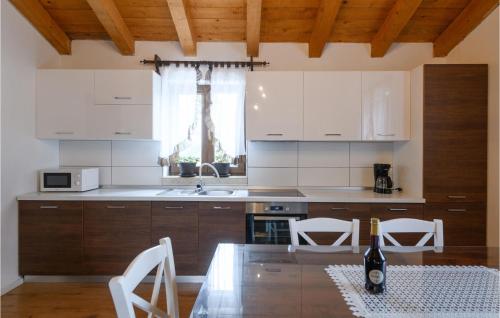 virtuve, Stunning Home In Trosti in Rojņici
