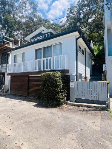 Cosy Cottage Above the Hawkesbury w/ Jetty in Kariong