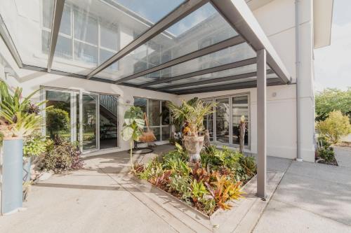 The Grand Escape - Pool Hot Tub & Outdoor Dining in Hornby