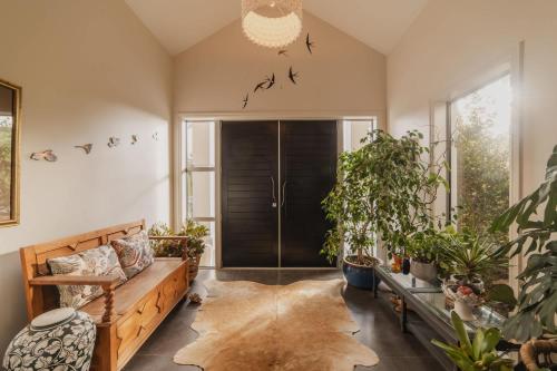 The Grand Escape - Pool Hot Tub & Outdoor Dining in Hornby