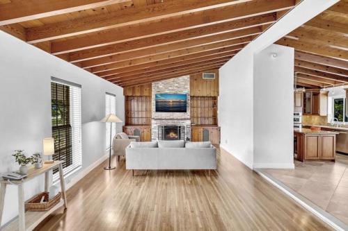 Casa Natalia 3BR Home with Pool in Hollywood Hills home in Hollywood, USA