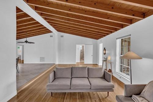 Casa Natalia 3BR Home with Pool in Hollywood Hills home in Hollywood, USA