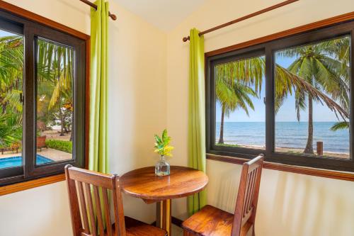 Skats, Coconut Row Boutique Hotel in Hopkinsa