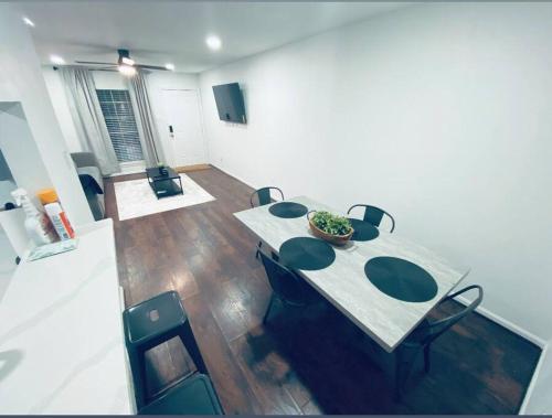 Hidden Gem fast Wi-Fi & Free Parking 15 min DT in Houston, USA