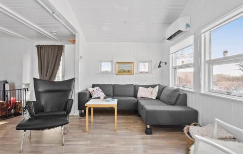  Stunning Home In Humble With Wifi in Humble