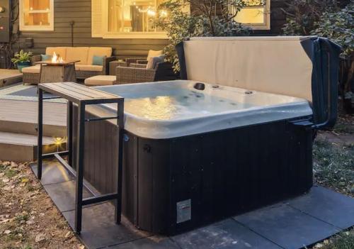 Arvada 4bd 2 ba Hot Tub Theater Arcade in Arvada, USA