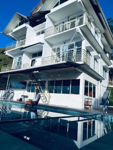 Sky Elanza in มันนาร์