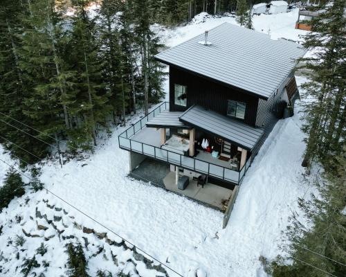 Black Diamond Cabin - Sasquatch Mountain Resort in Hemlock Valley (BC)