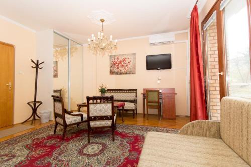 Budavar Bed and Breakfast - image 10
