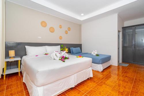 Lanta Beachfront Resort - image 3
