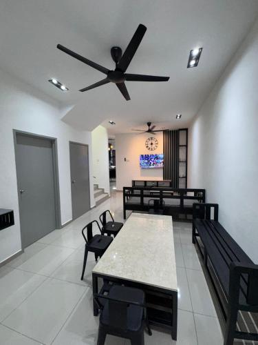 Meera Homestay near หาดกเลบัง