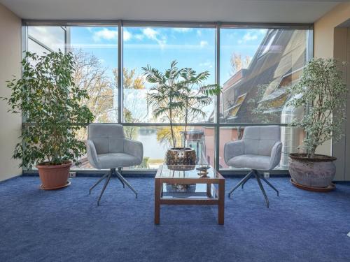 Előcsarnok, Holiday Beach Budapest Wellness & Conference Hotel (Holiday Beach Wellness Hotel with Sauna Park) near Szusza Ferenc Stadion