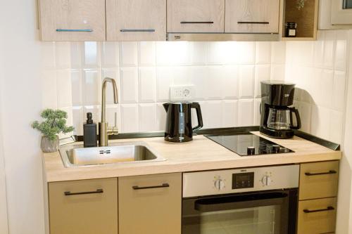 Centric Charm - Modern Studio Living