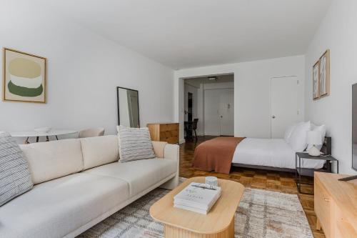 Blueground Midtown East studio apartment NYC-1617 in New York, USA