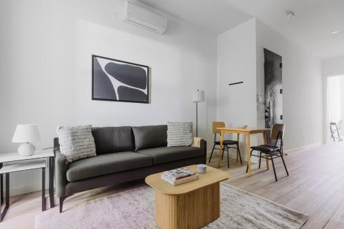 Blueground Williamsburg 2bd apartment NYC-1633 in Brooklyn, USA
