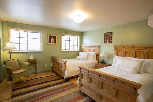 61534220 Blue Iguana Inn