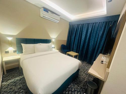 room detail thumbnail 1