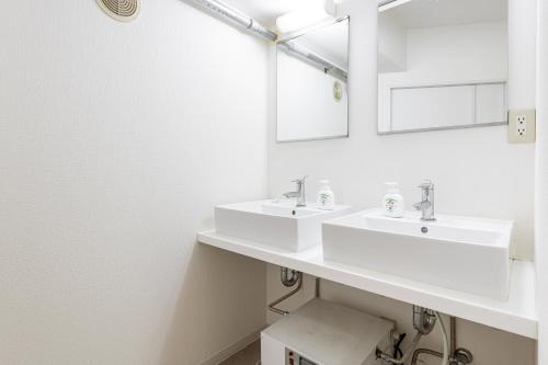 Higashi-Shinjuku 1010