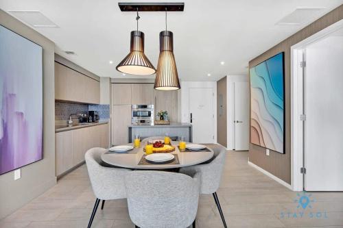 Luxury 2BR Pools & Free Parking - Tap to explore photos