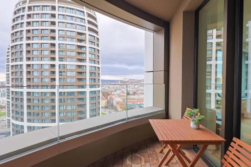 Skypark Tower 3-2 bedroom luxe apartment with free parking, Bratislava