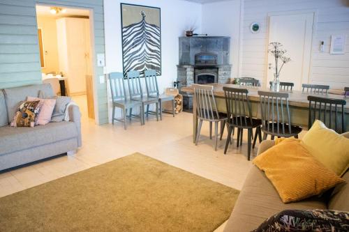 Tahlo Hillhouse and Underhill Beach & Sauna in Nokia