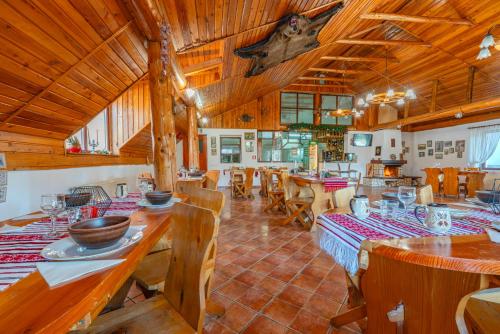 Rare Forest Retreat & Spa- Bran 5