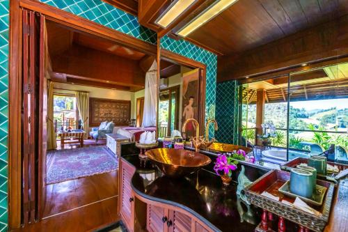 Hot tub, Kanlaya's Eyrie, Luxury Homestay in Tham Lot