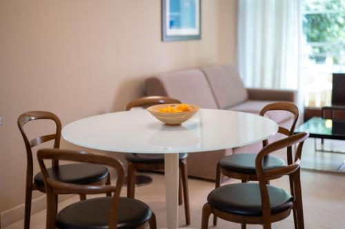 2 bedrooms, 3 beds