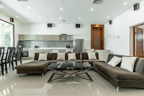 Villa Andre by VillaCarte, Nai Harn Beach (photo 2)
