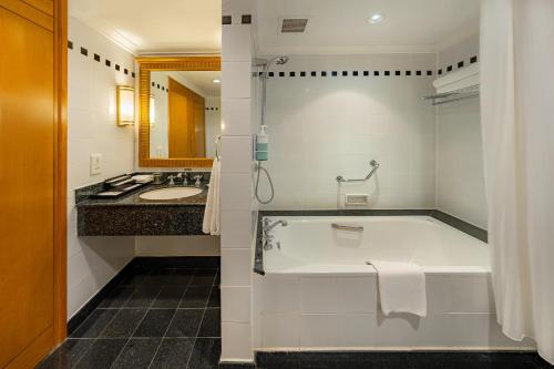 room detail thumbnail 2