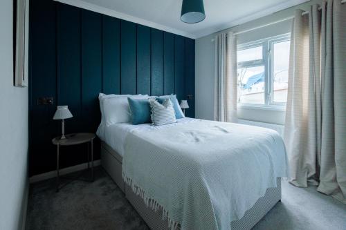 Peaceful Riverside Family Retreat near Solent Meads Golf Centre