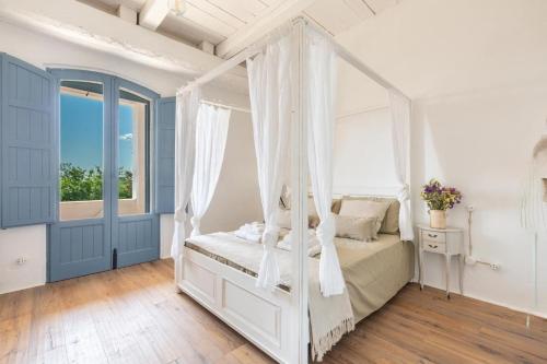 Three-Bedroom Deluxe Apartment