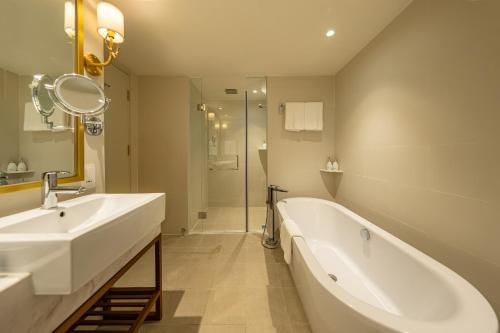 room detail thumbnail 2