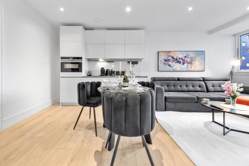 Stylish Retreats on Olympic Way 2