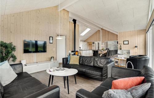  7 Bedroom Nice Home In Hvide Sande in Nørre Lyngvig
