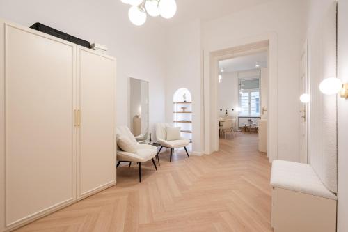 Prestige Elegant 3-BDR Apartment, Budapest