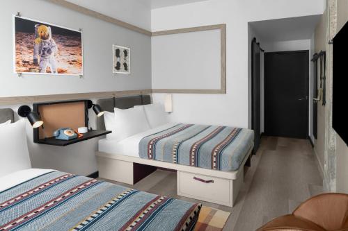 Standard Queen Room with Two Queen Beds image 1