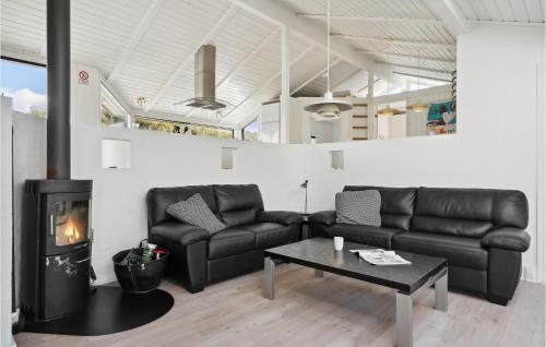  3 Bedroom Stunning Home In Ringkøbing in Søndervig