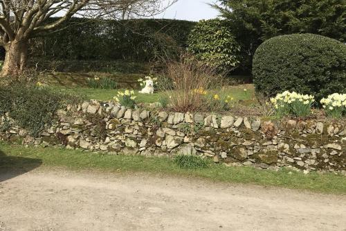 Stunning 1-Bed Cabin on the outskirts of Dumfries - image 12