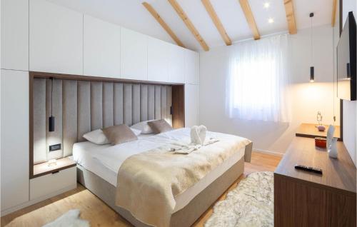 Stunning Home In Obrovac Sinjski in Karakašica