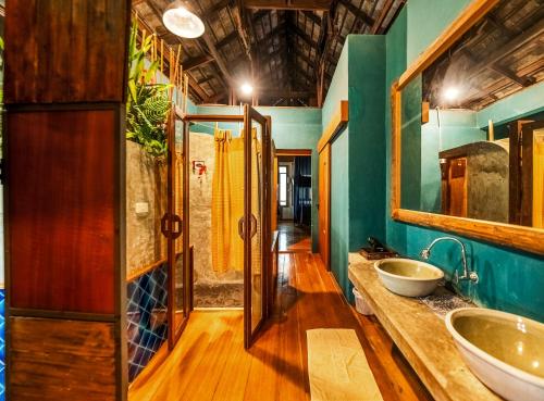 Buzzas @ Pai Chan in Pai