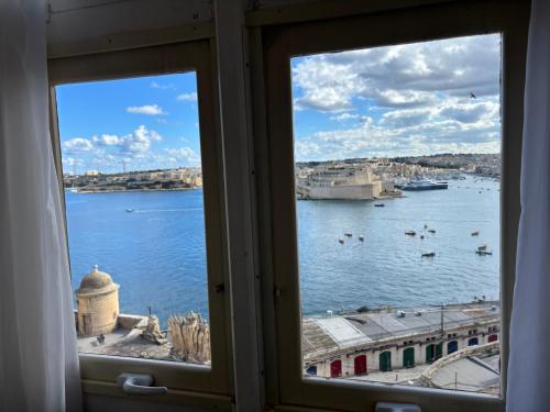 Grand Harbour Hotel - image 7