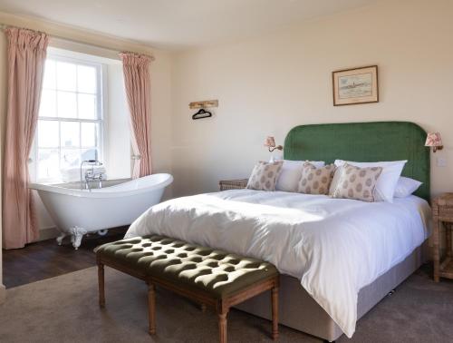 The Black Bull Hotel with Family Rooms - Duns, United Kingdom - Updated ...