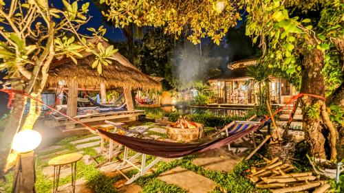 Buzzas @ Pai Chan – Pai, ND