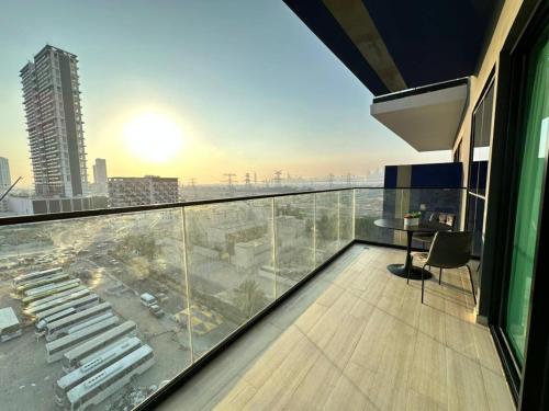 Sleek & Spacious 1br Jvc Pool View, Dubai (foto 4)